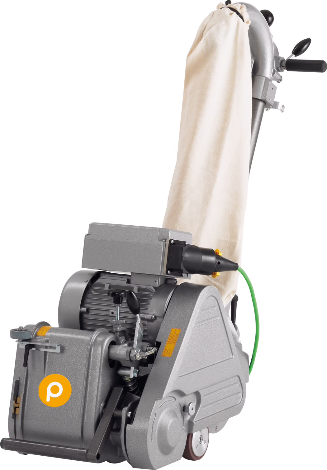 PALLMANN_dummy_PALLMANN PYTHON_msl_2017-02 Plano detallado de una lijadora/rectificadora de suelos industrial pesada sobre fondo blanco. El equipo presenta una carcasa metálica gris texturizada con un motor eléctrico visible, palancas de control y perillas de ajuste. En la salida superior hay una bolsa de recogida de polvo de tela color beige; se ve un cable de alimentación verde y un conector negro. La máquina dispone de ruedas de transporte, una cubierta de protección sobre el disco de lijado y un logotipo circular naranja en la parte frontal. La imagen destaca la construcción robusta, los mandos funcionales y el sistema de extracción de polvo, empleado para lijar, nivelar o preparar suelos duros en trabajos comerciales o de renovación.
